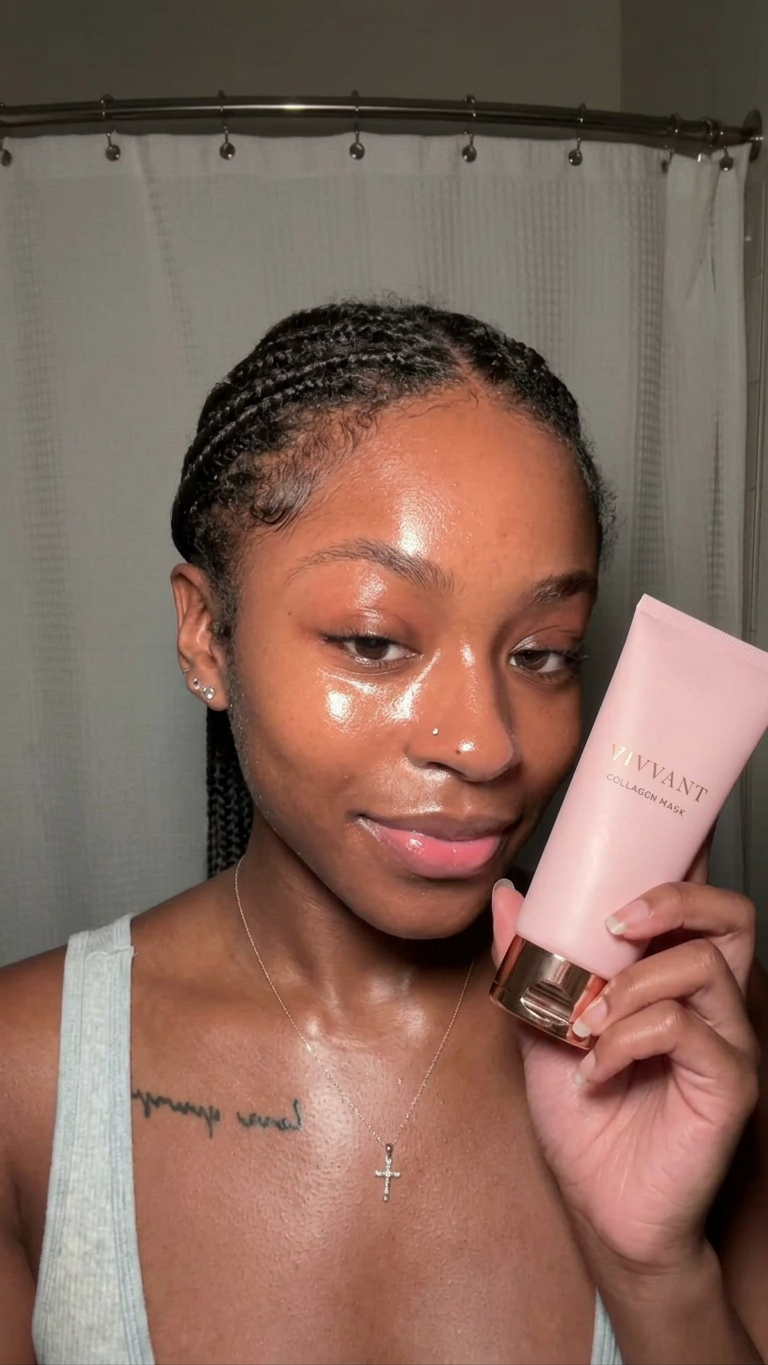Jasmine T. holding Vivvant Collagen Mask